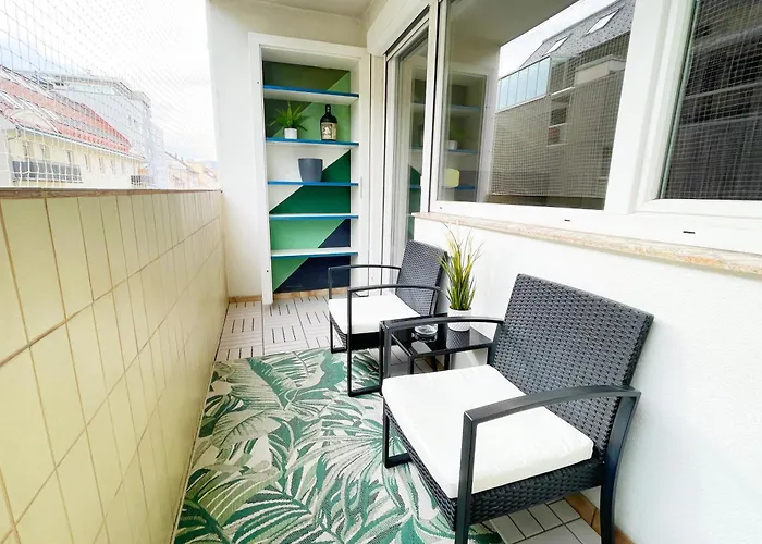 Beautiful Spacious Center Flat With Parking Option 公寓 *