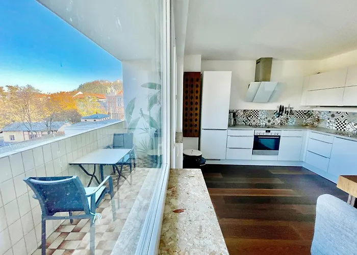 Beautiful Spacious Center Flat With Parking Option 公寓