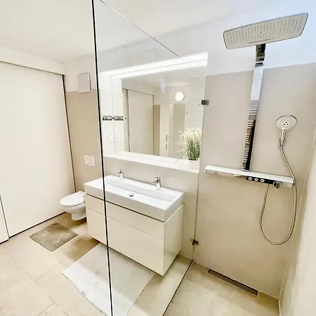 Beautiful Spacious Center Flat With Parking Option