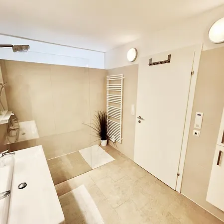 Apartamento Beautiful Spacious Center Flat With Parking Option