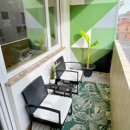 Beautiful Spacious Center Flat With Parking Option *