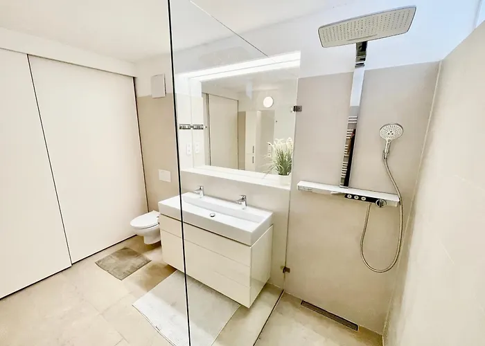 Beautiful Spacious Center Flat With Parking Option