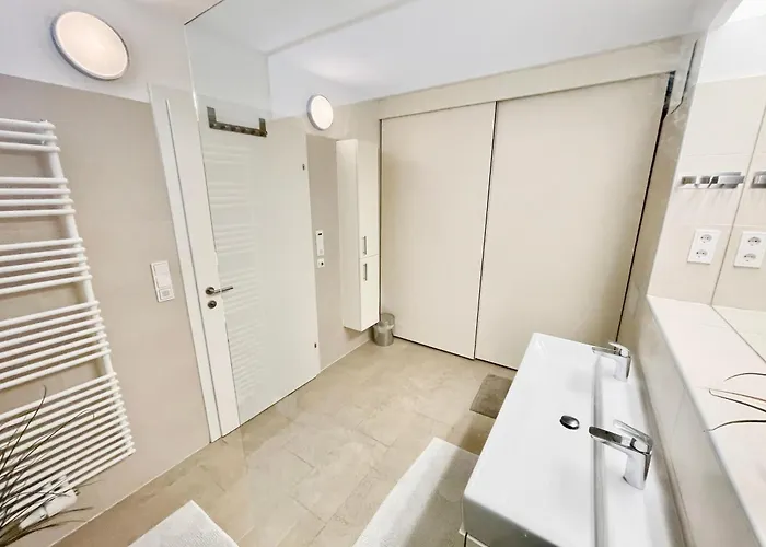 Beautiful Spacious Center Flat With Parking Option 아파트 그라츠